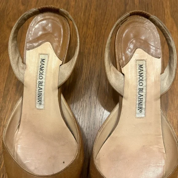 Manolo Blahnik Tan Leather Heels - Picture 2 of 10
